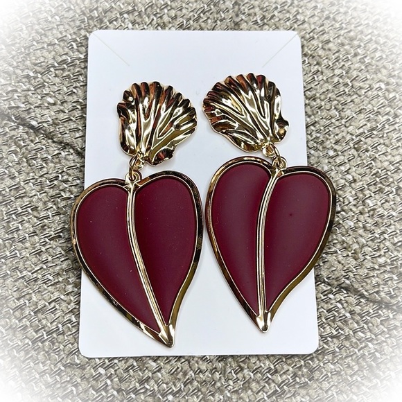 💕Beautiful Gold Tone Maroon Heart Fashion Earrings💕 - Picture 3 of 7